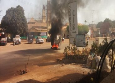 Grève des enseignants : Lambanyi rejoint le mouvement et paralyse la circulation